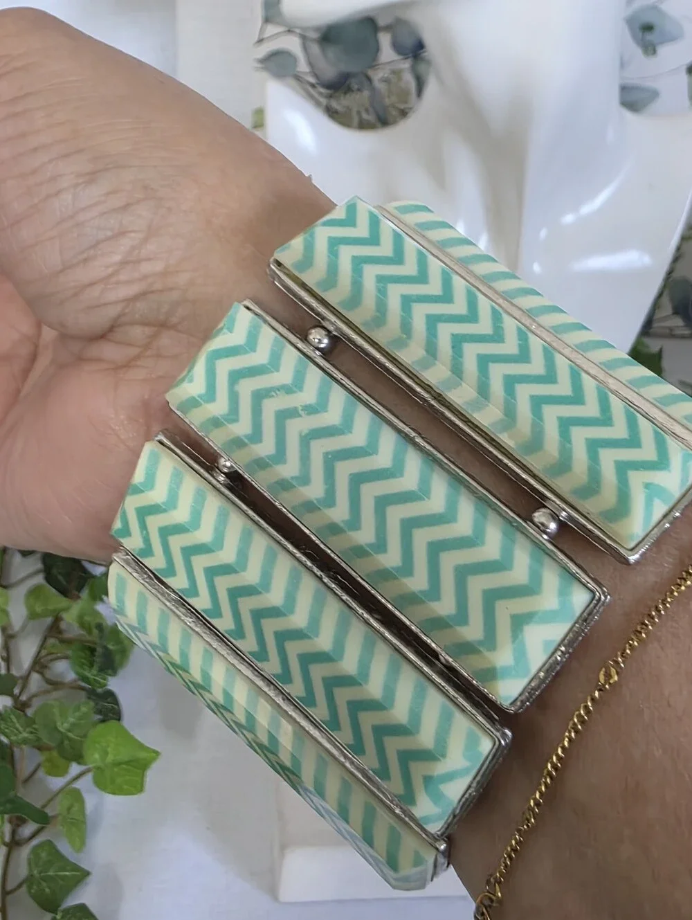 Chic Mint Green Chevron Silver Tone Stretch Statement Cuff Bracelet